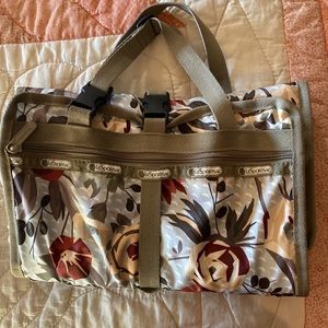 Travel cosmetic bag/organizer. Hanger/handle and lots of Velcro/zip pockets.